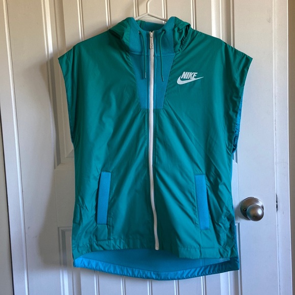 Nike Tops - Nike vest